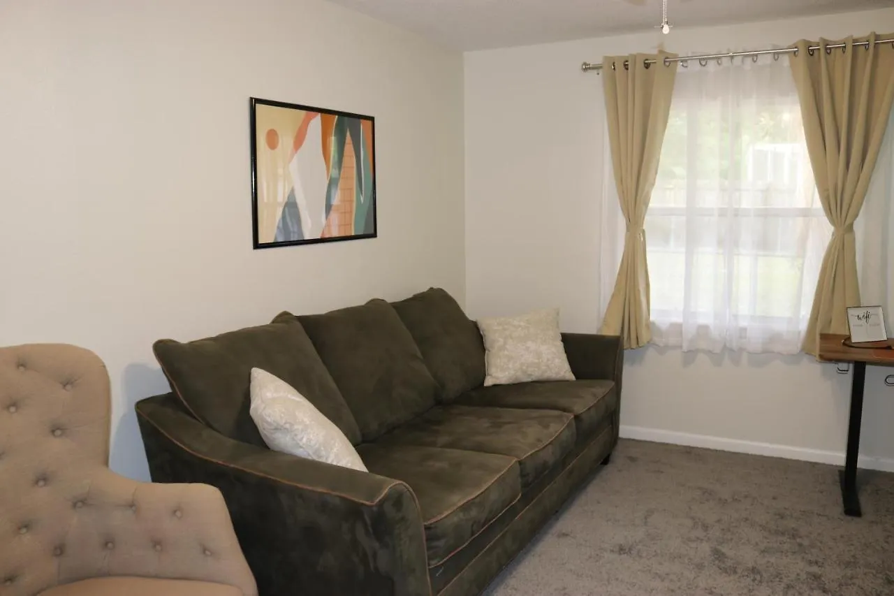 Hidden Emerald-Apartment With Kitchen And Laundry Lakeland