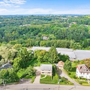https://stylish-bright-4-bedroom-house-on-mt-troy-pittsburgh.hotels-in-pittsburgh.com